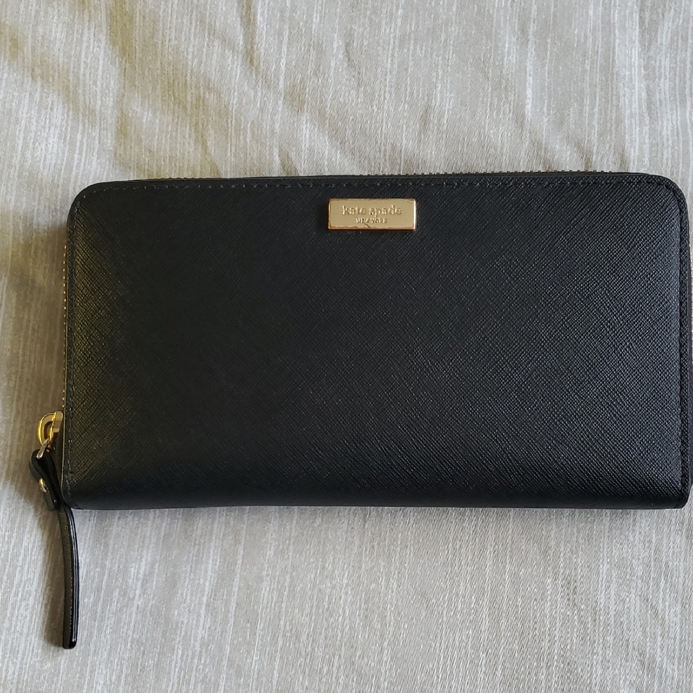 🌺 3 / $45 Kate Spade Black Zip-Around Wallet